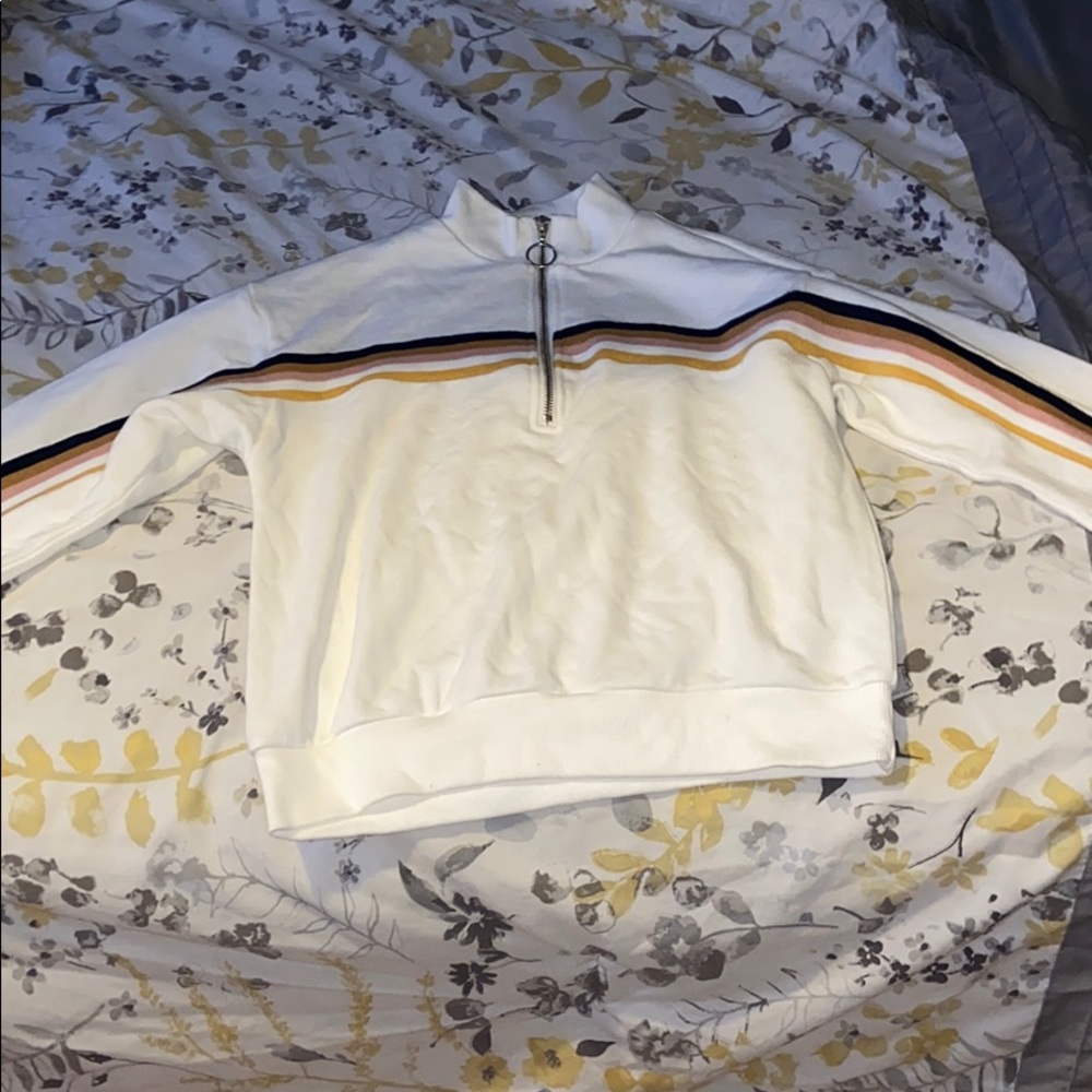 Long sleeve sweatshirt.